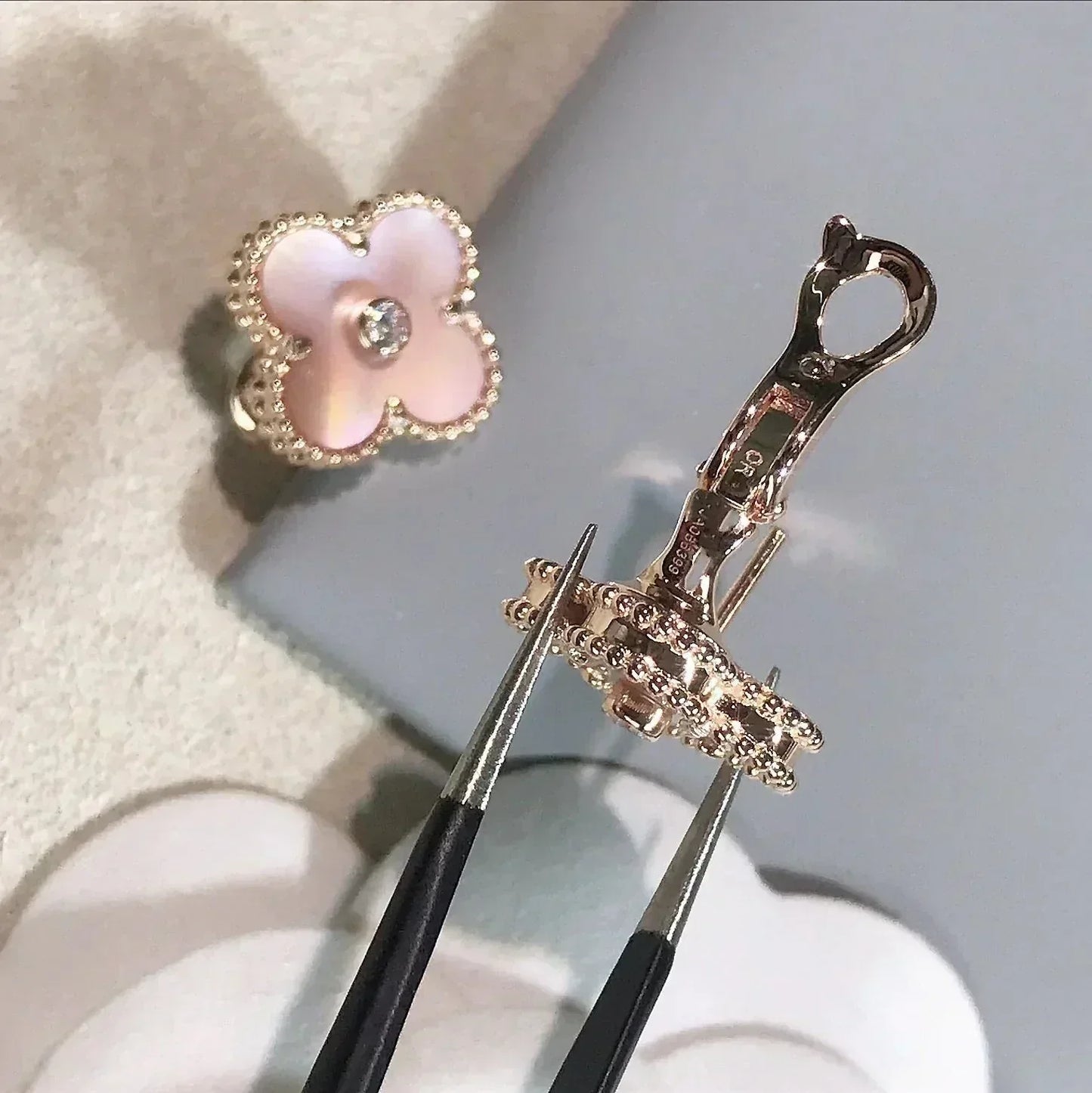 [Amore]CLOVER MEDIUM 1 MOTIFS  PINK MOP DIAMOND EARRINGS