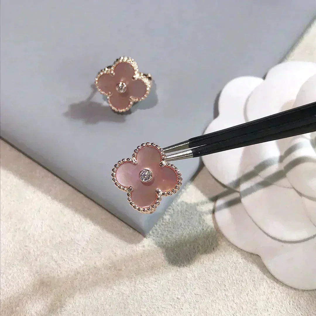 [Amore]CLOVER MEDIUM 1 MOTIFS  PINK MOP DIAMOND EARRINGS