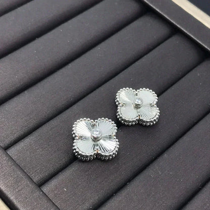 [Amore]CLOVER MINI 9.5MM LASER EARRINGS
