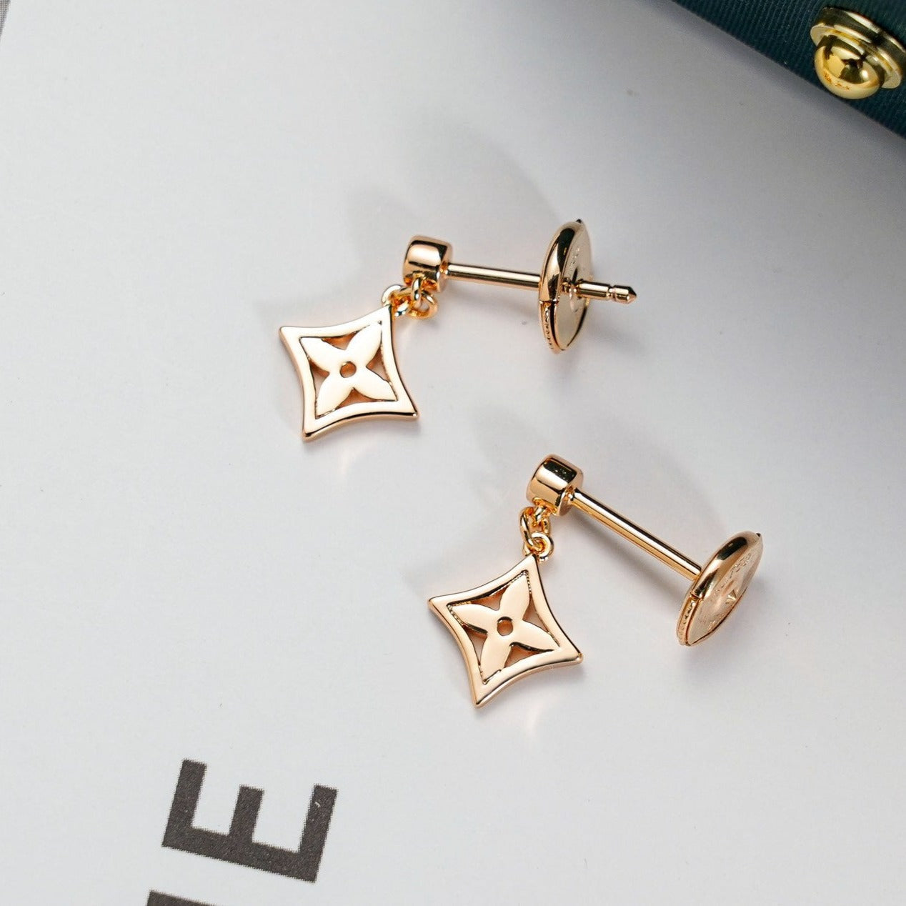 [Amore]STAR EARRINGS GOLD