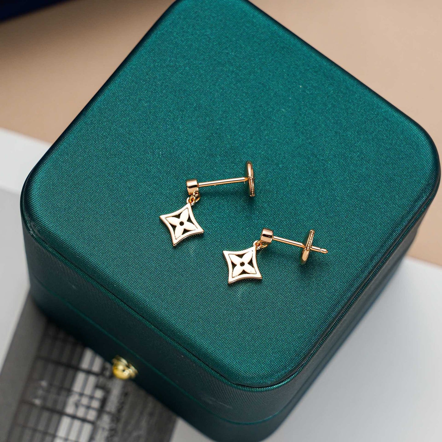 [Amore]STAR EARRINGS GOLD