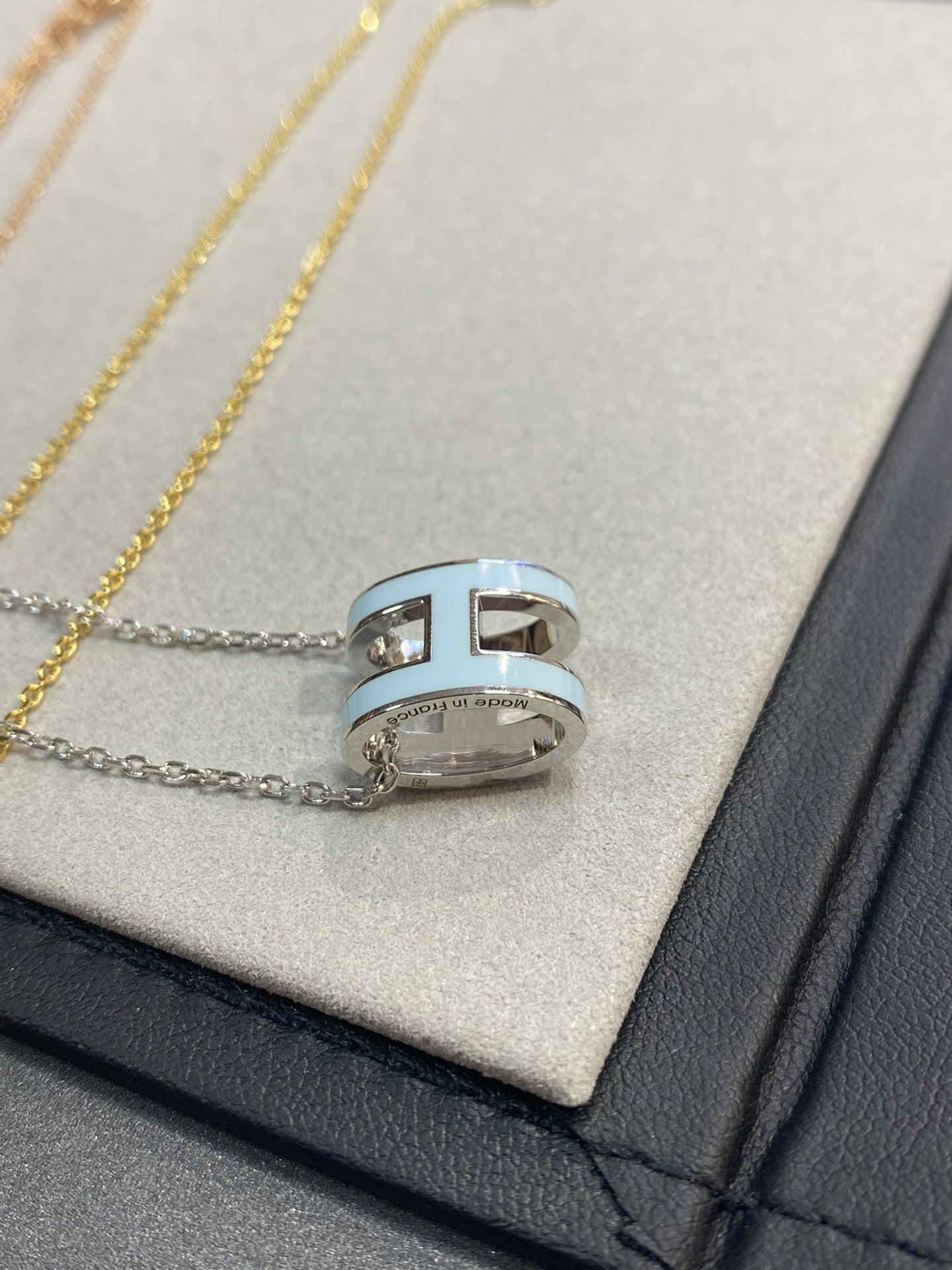 [Amore]POP H LIGHT BLUE NECKLACE