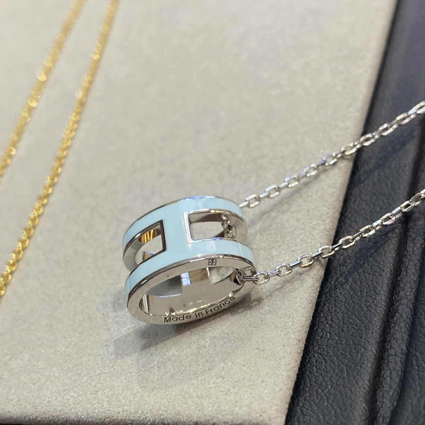 [Amore]POP H LIGHT BLUE NECKLACE