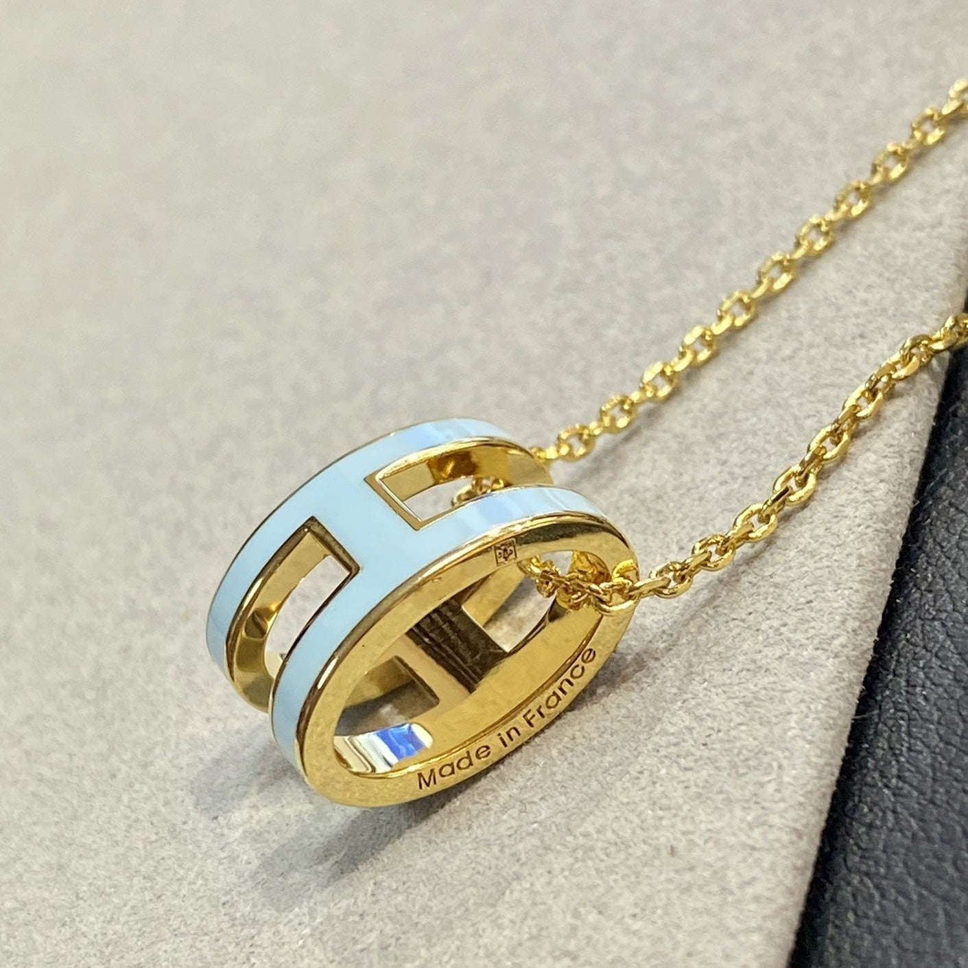 [Amore]POP H LIGHT BLUE NECKLACE