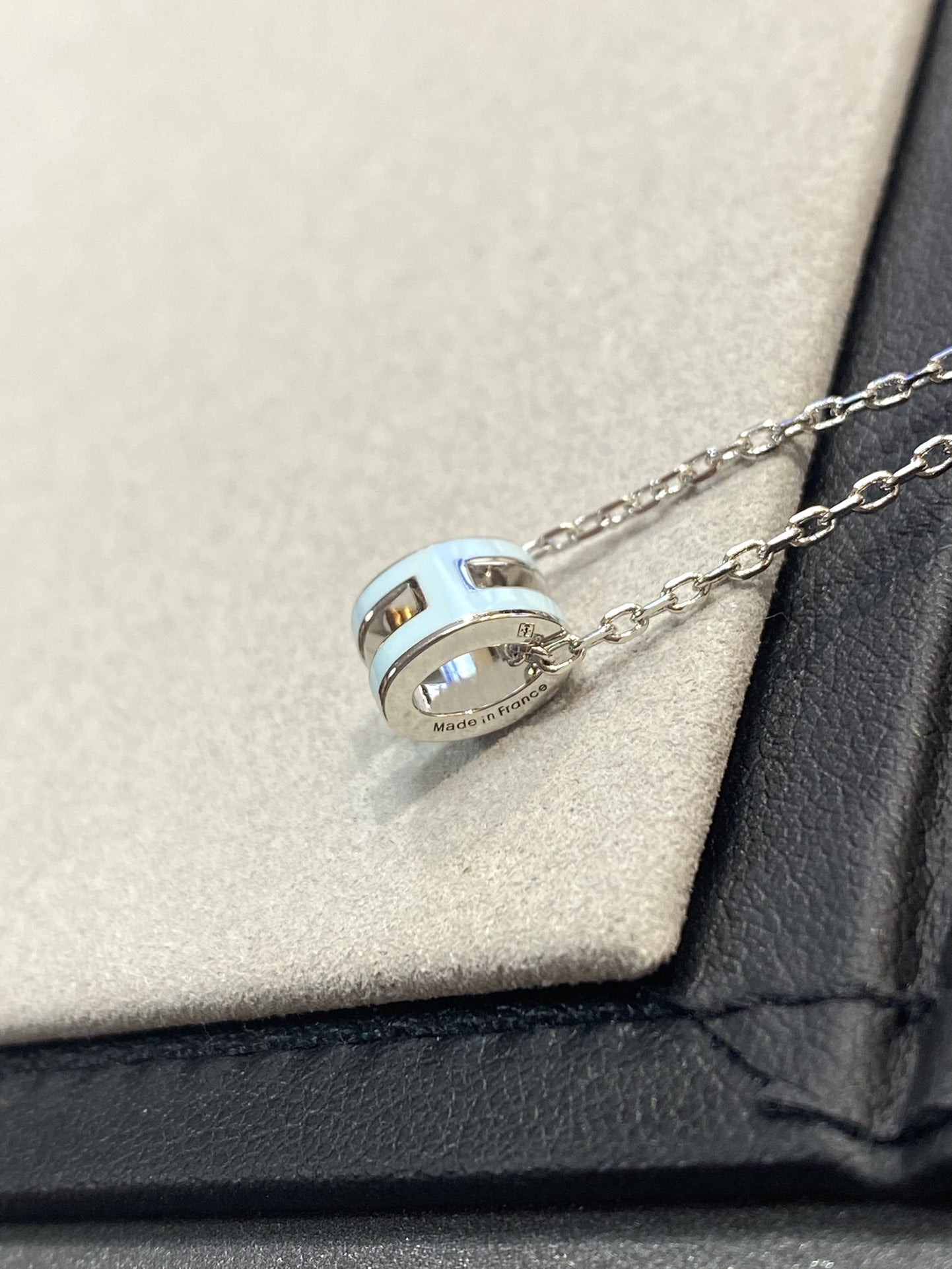 [Amore]POP H LIGHT BLUE NECKLACE