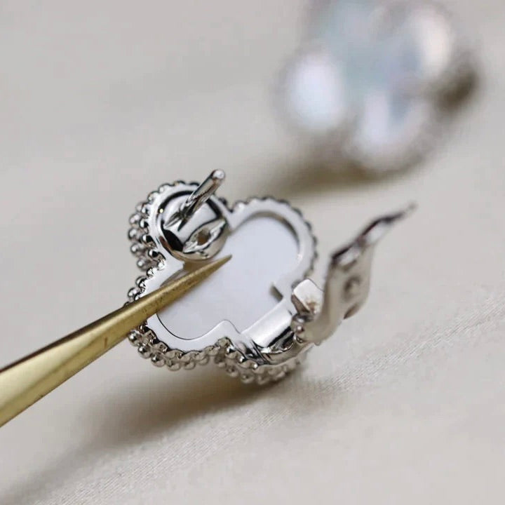[Amore]CLOVER MEDIUM 1 MOTIFS  WHITE MOP EARRINGS SILVER