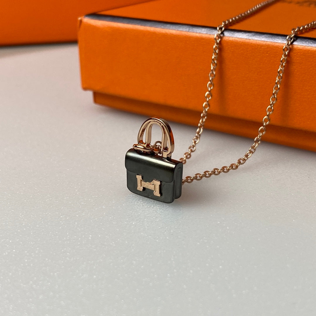 [Amore]CONSTANCE BLACK PEDANT PINK GOLD NECKLACE