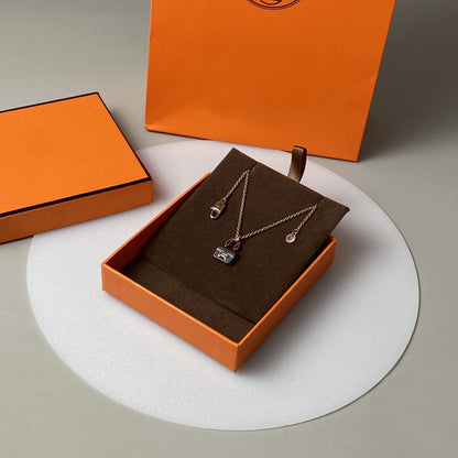 [Amore]CONSTANCE BLACK PEDANT PINK GOLD NECKLACE