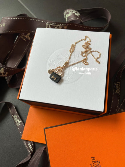 [Amore]CONSTANCE BLACK PEDANT PINK GOLD NECKLACE