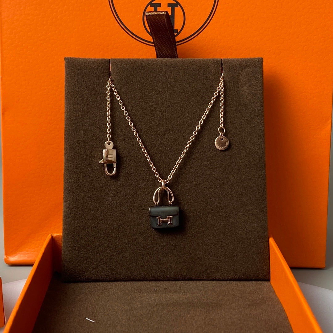[Amore]CONSTANCE BLACK PEDANT PINK GOLD NECKLACE
