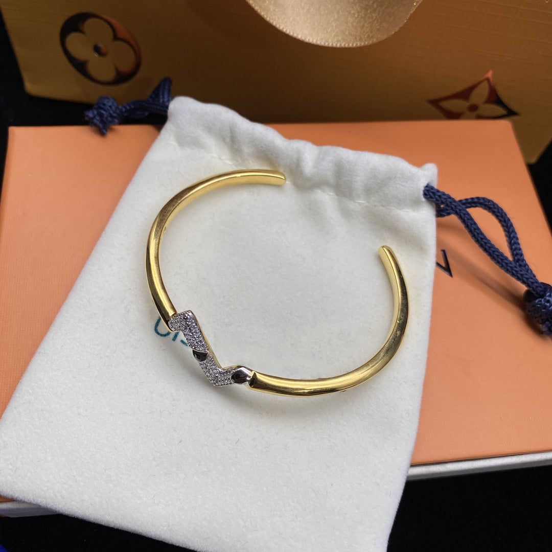 [Amore]VOLTE UPSITE DOWN DIAMOND GOLD OPEN BRACELET