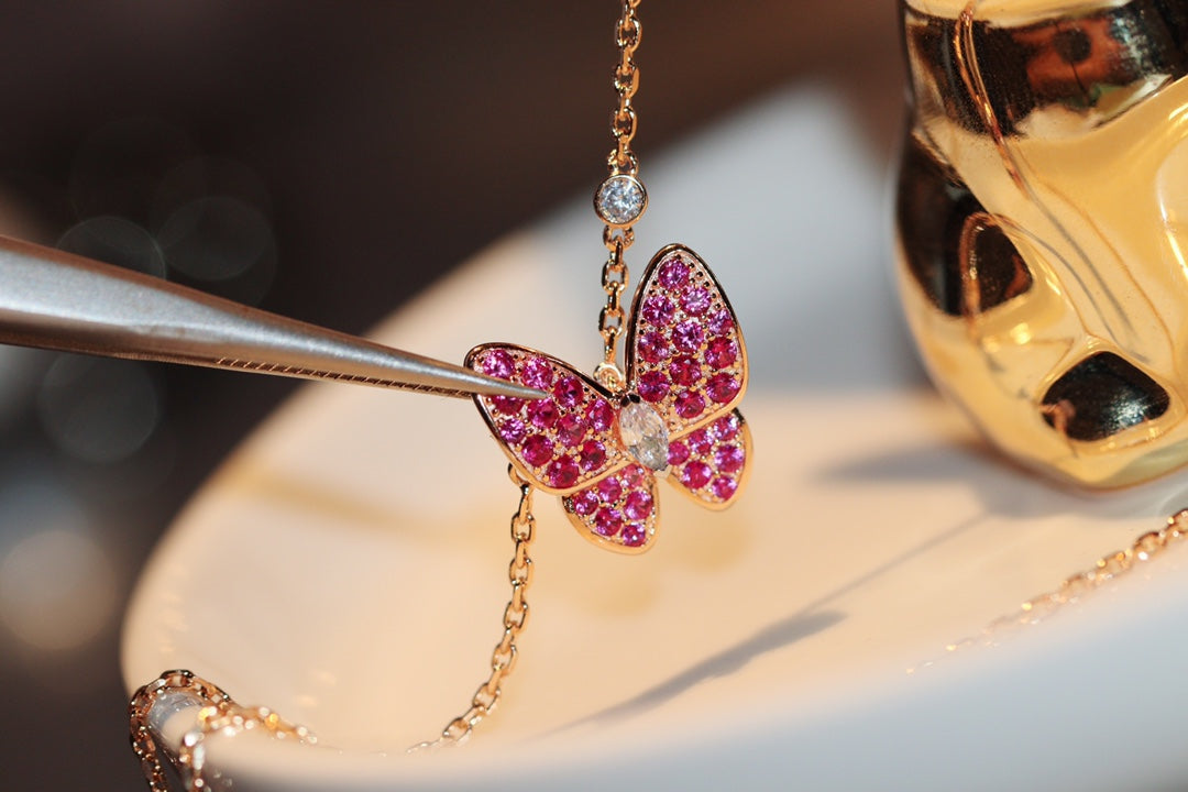 [Amore]BUTTERFLY RED DIAMOND ROSE GOLD NECKLACE