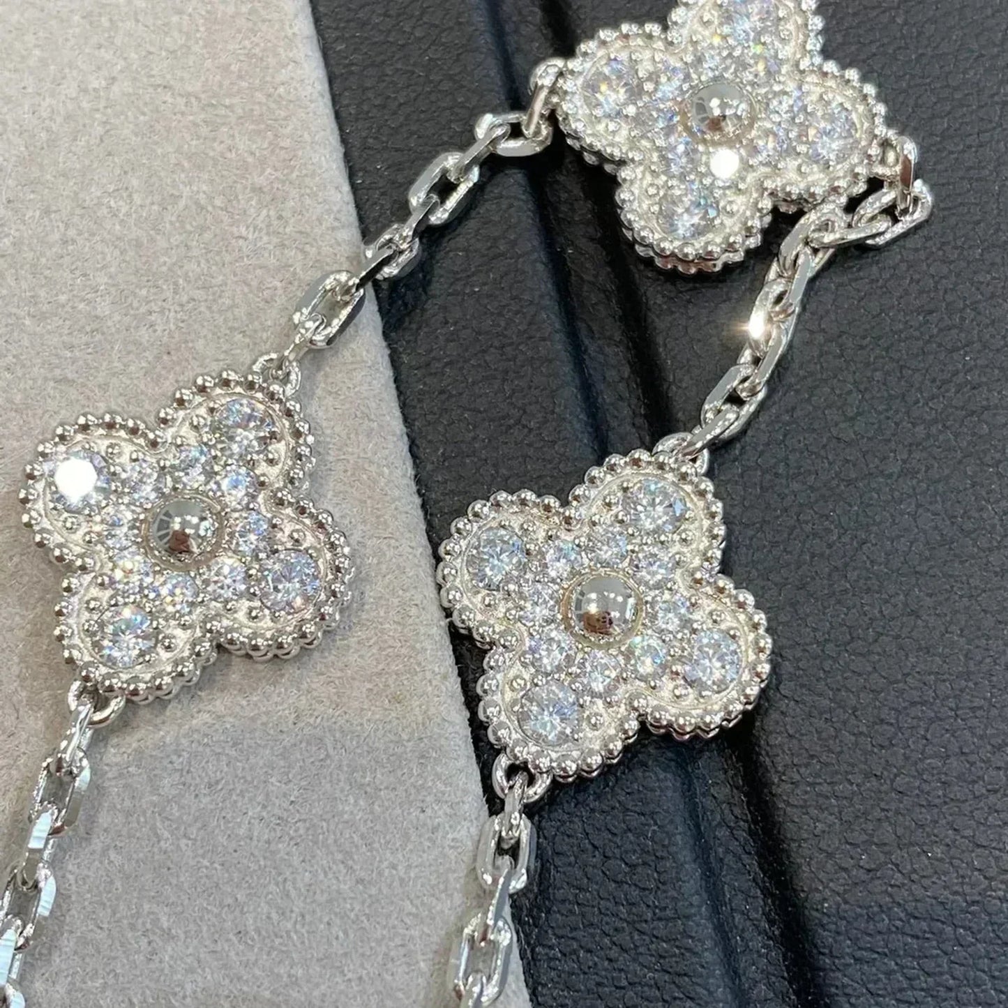 [Amore] CLOVER 5 MOTIF FULL DIAMOND BRACELET COLLECTION