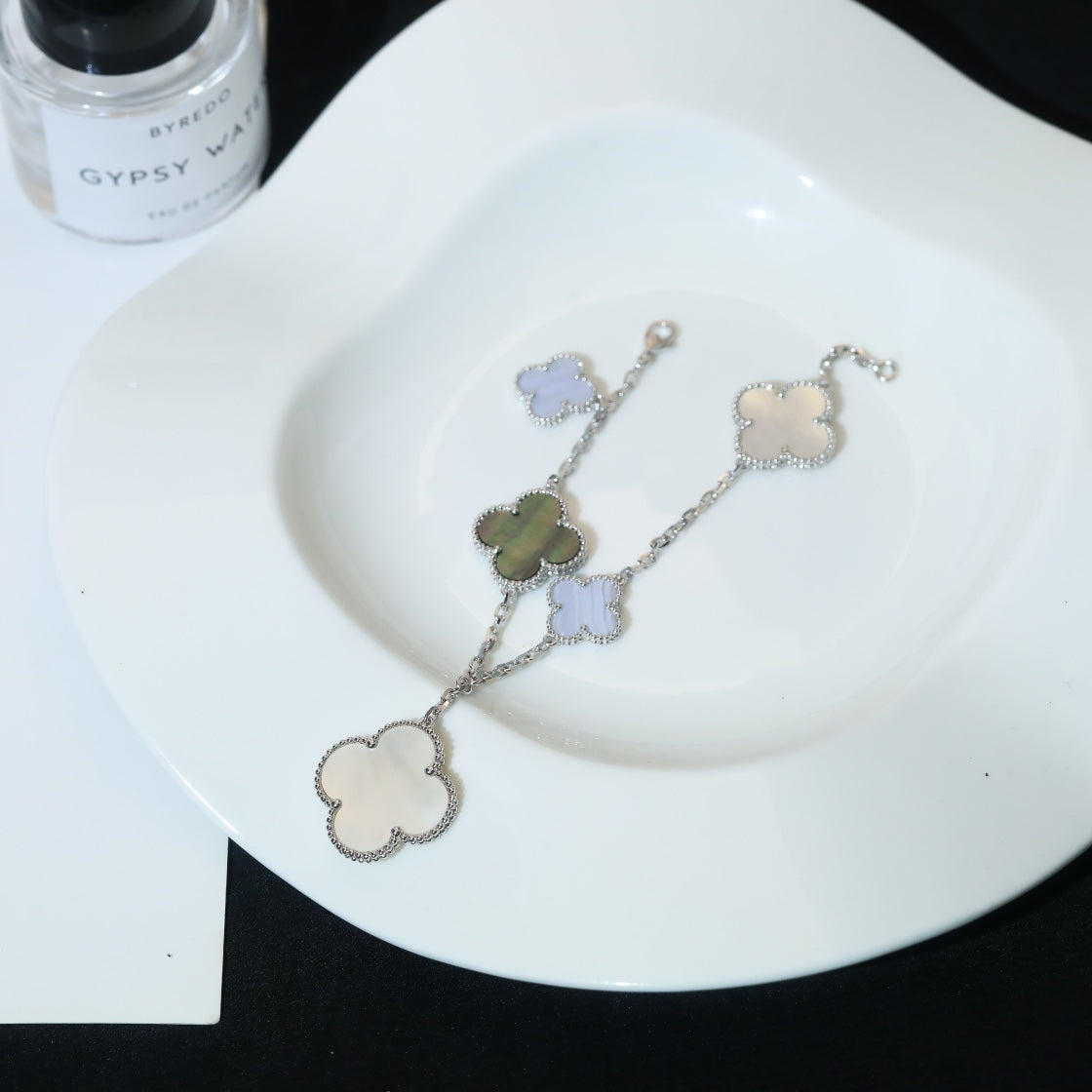 [Amore]CLOVER BRACELET 5 MOTIFS MOP CHALCEDONY SILVER