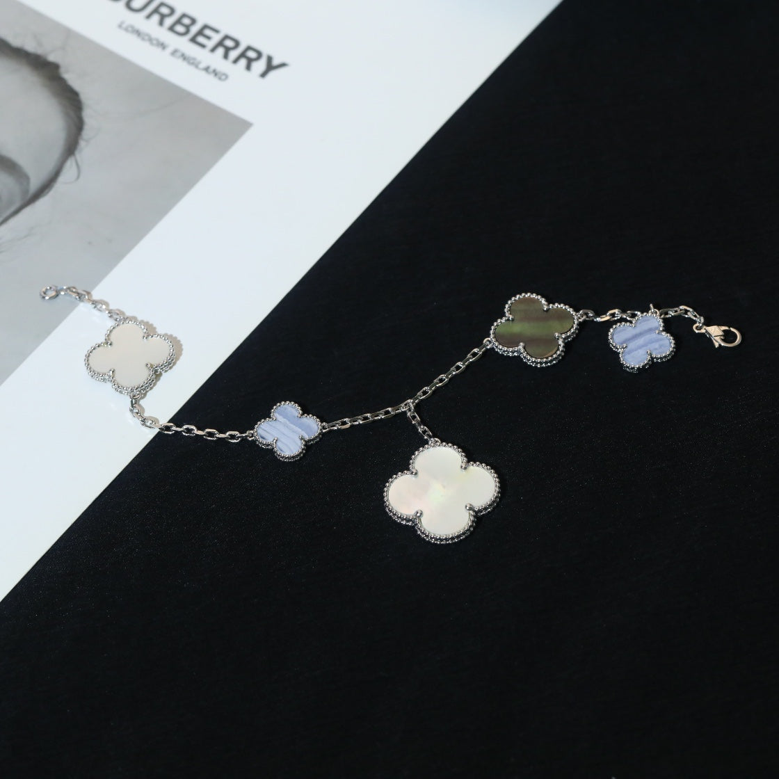 [Amore]CLOVER BRACELET 5 MOTIFS MOP CHALCEDONY SILVER