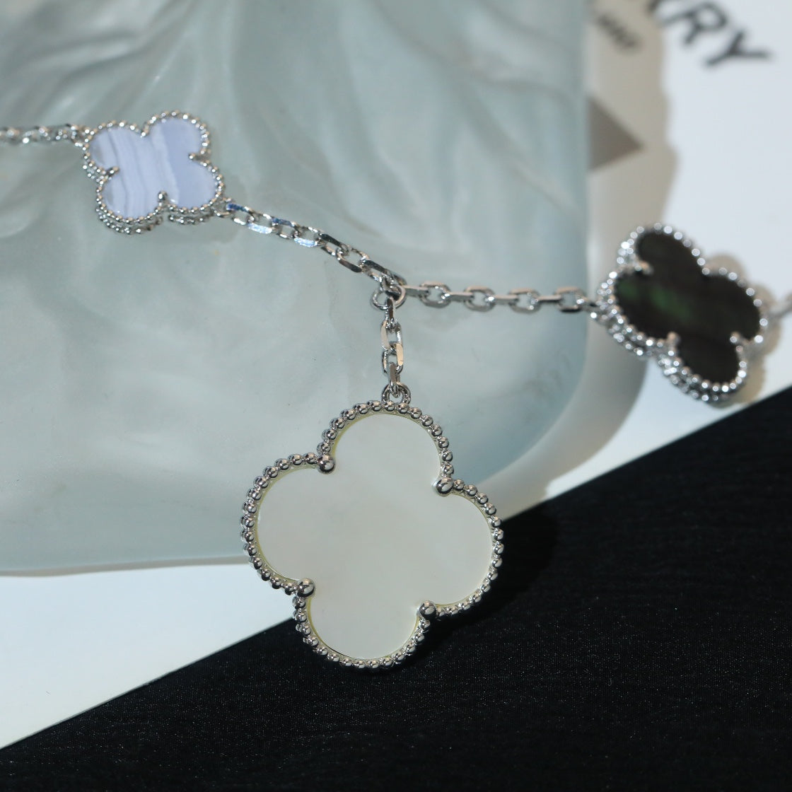 [Amore]CLOVER BRACELET 5 MOTIFS MOP CHALCEDONY SILVER