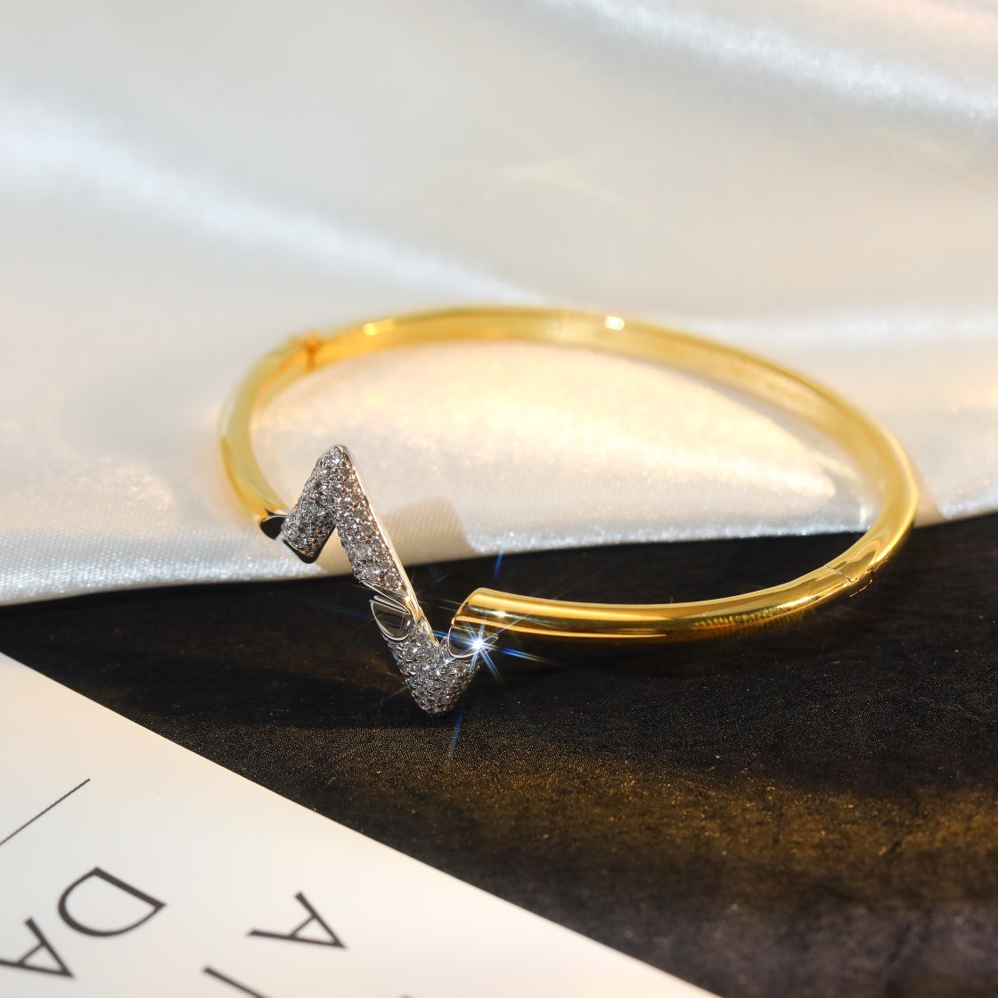 [Amore]VOLTE UPSITE DOWN GOLD DIAMOND BRACELET