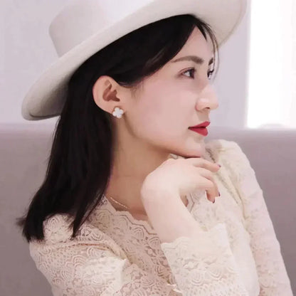 [Amore]CLOVER MEDIUM 1 MOTIFS  WHITE MOP STUD EARRINGS