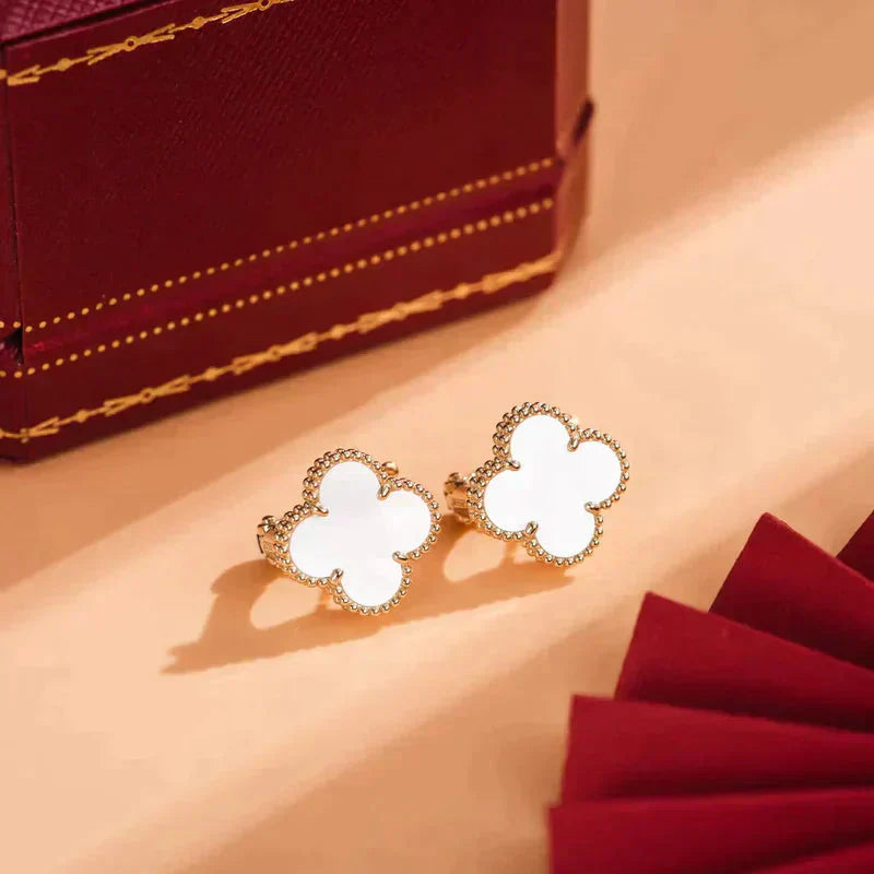 [Amore]CLOVER MEDIUM 1 MOTIFS  WHITE MOP STUD EARRINGS