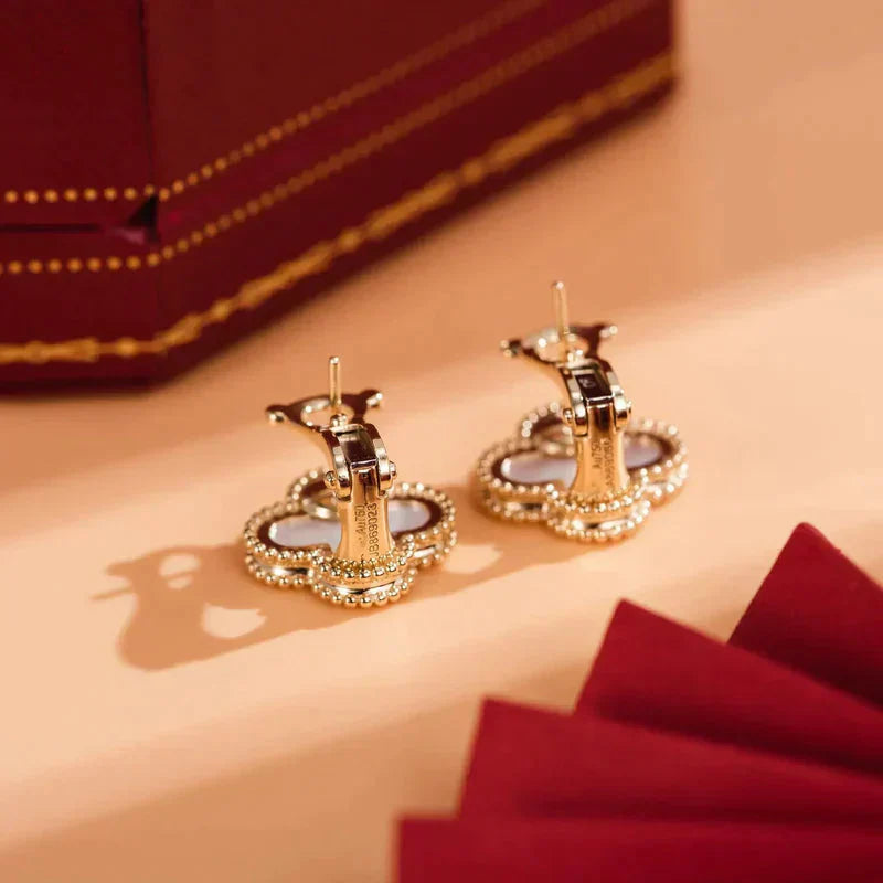 [Amore]CLOVER MEDIUM 1 MOTIFS  WHITE MOP STUD EARRINGS
