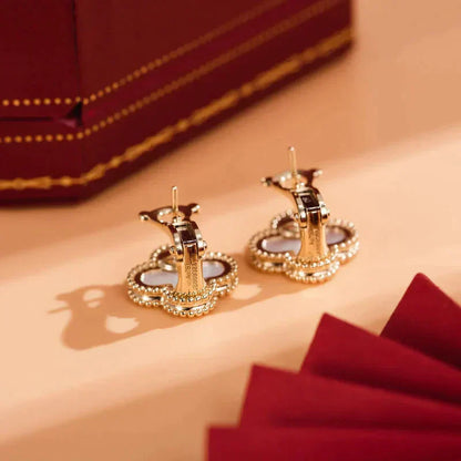 [Amore]CLOVER MEDIUM 1 MOTIFS  WHITE MOP STUD EARRINGS