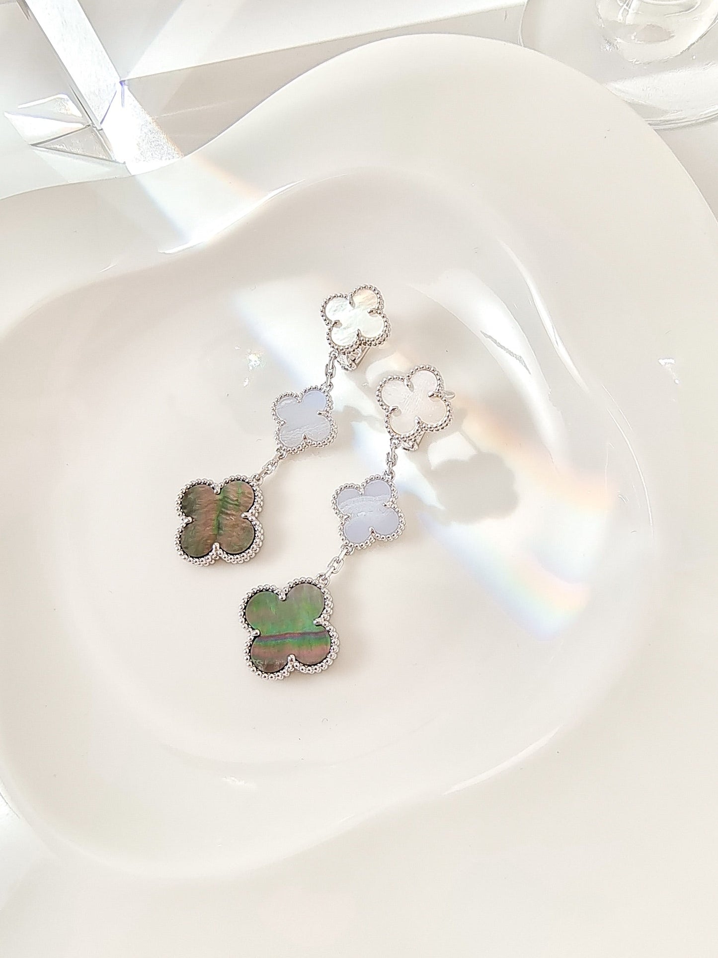 [Amore]CLOVER 3 MOTIFS CHALCEDONY DARK MOP SILVER EARRINGS