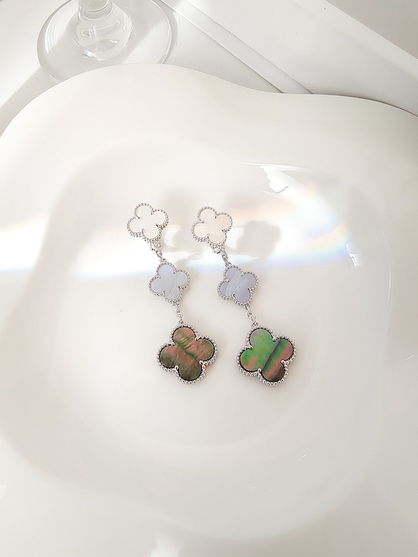 [Amore]CLOVER 3 MOTIFS CHALCEDONY DARK MOP SILVER EARRINGS