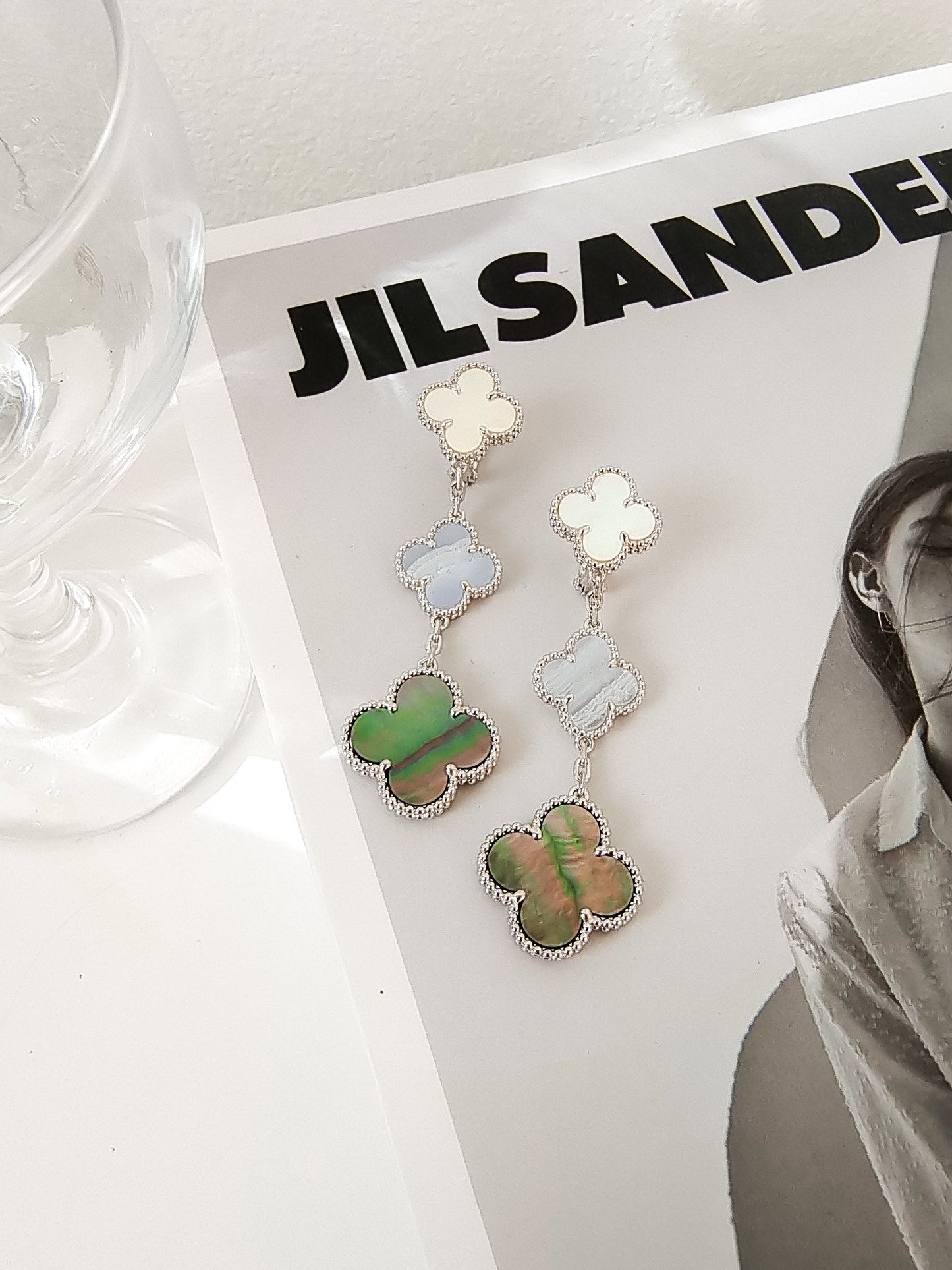 [Amore]CLOVER 3 MOTIFS CHALCEDONY DARK MOP SILVER EARRINGS