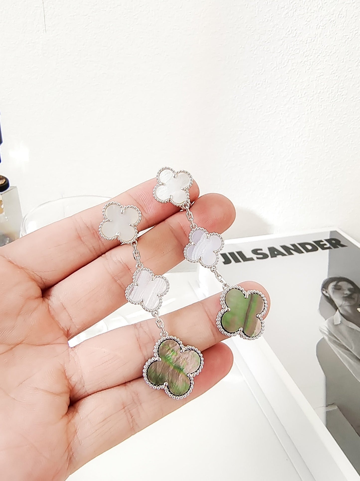 [Amore]CLOVER 3 MOTIFS CHALCEDONY DARK MOP SILVER EARRINGS