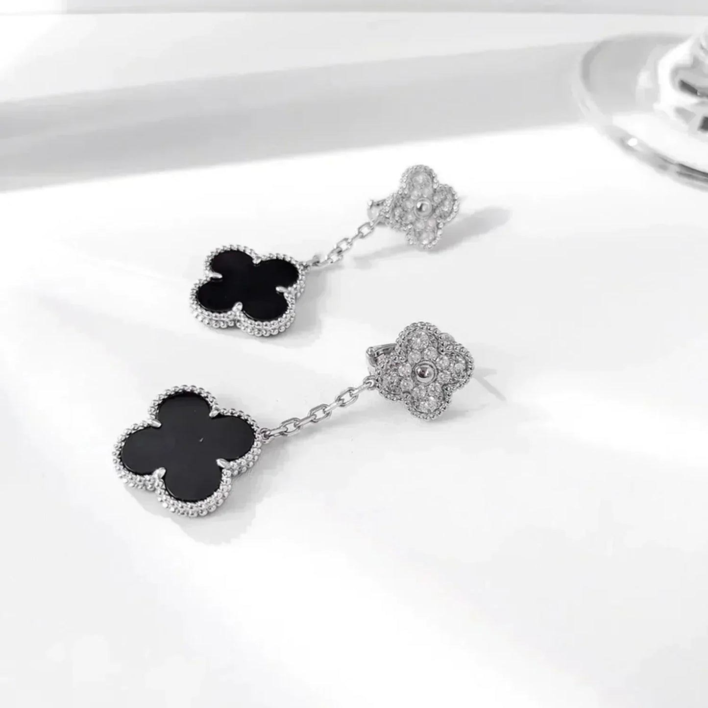 [Amore]CLOVER 2 MOTIFS  DIAMOND ONYX EARRINGS SILVER