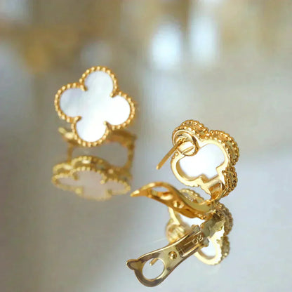 [Amore]CLOVER MEDIUM 1 MOTIFS  WHITE MOP STUD EARRINGS