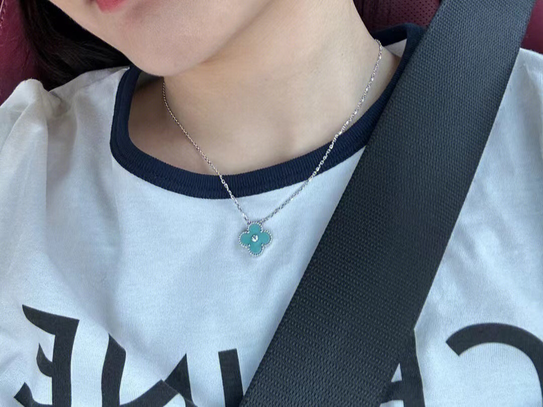 [Amore]CLOVER 1 DIAMOND LIGHT BLUE SILVER NECKLACE