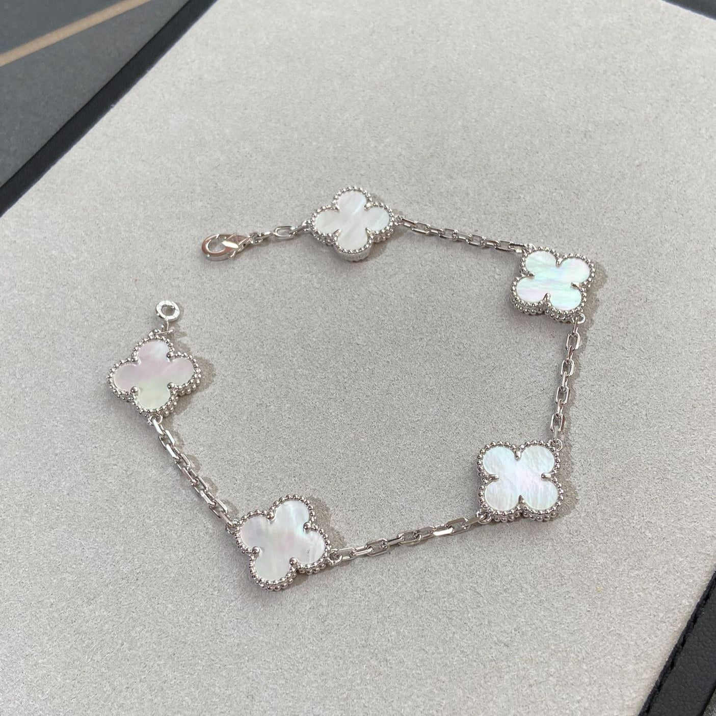 [Amore]CLOVER WHITE PEARL MOP 5 MOTIF BRACELET COLLECTION