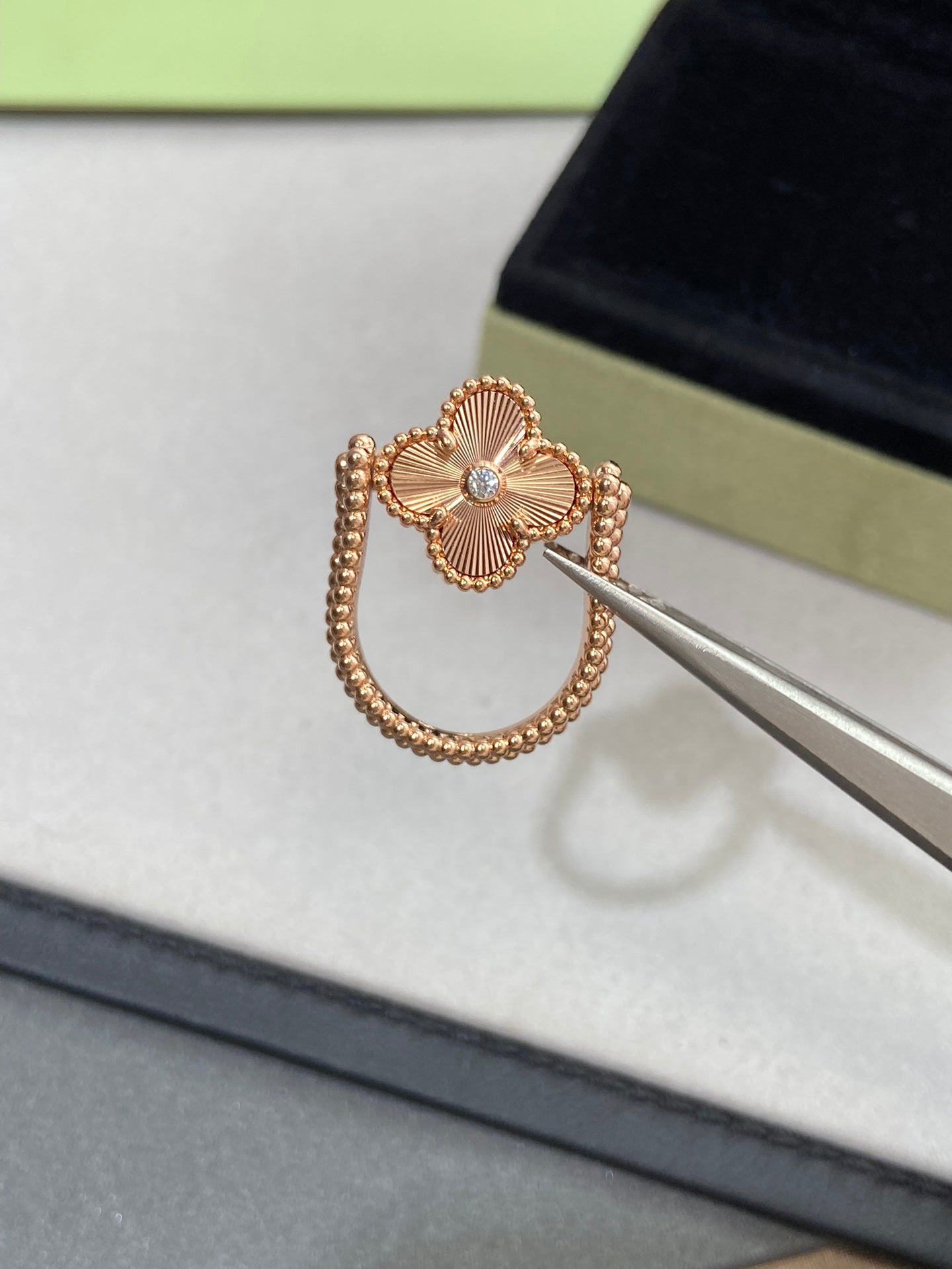[Amore]CLOVER RIVERSIBLE ROSE GOLD RING