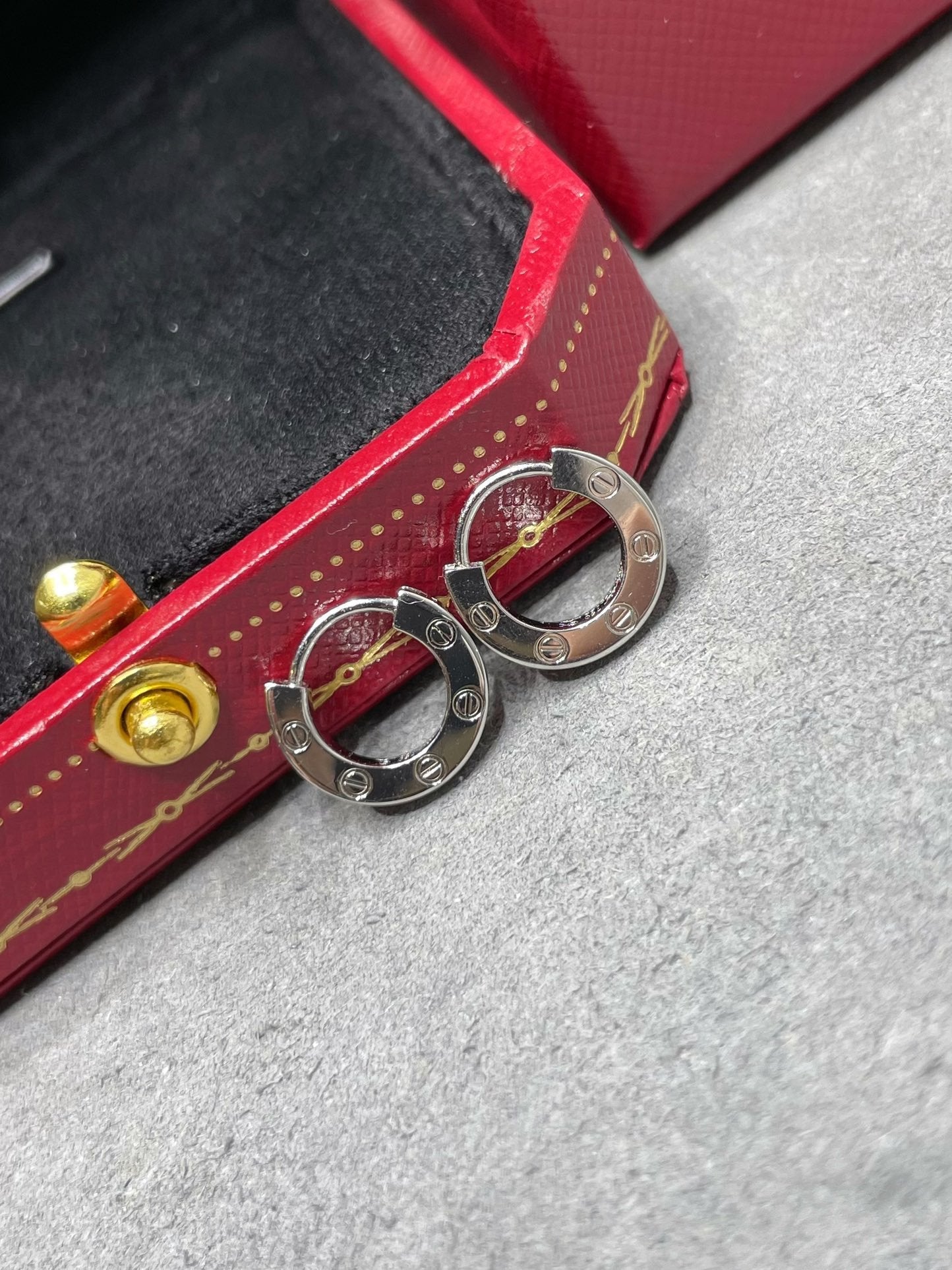[Amore]LOVE MINI EARRINGS