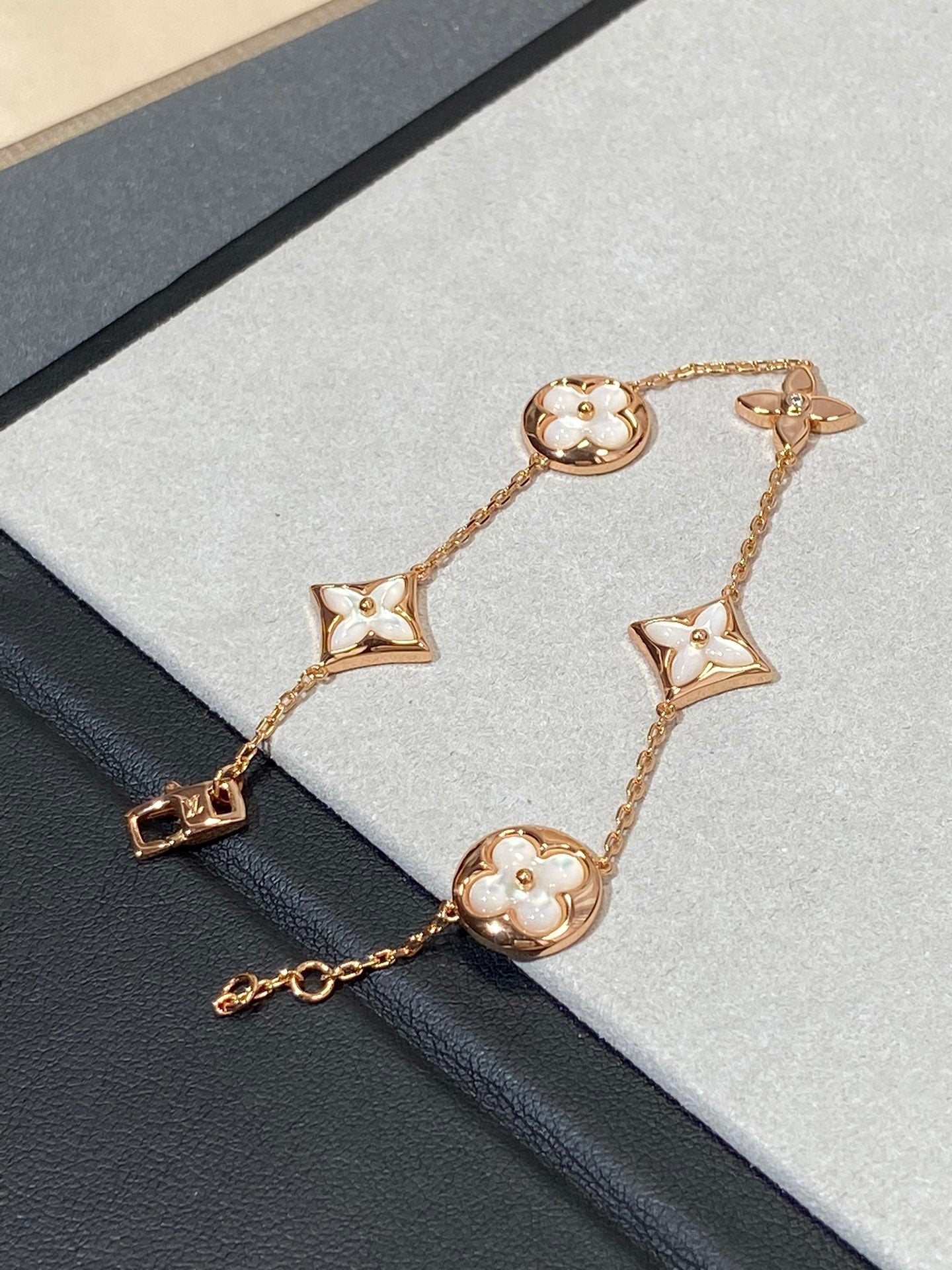 [Amore]STAR AND SUN 5 MOTIF MOP PINK GOLD BRACELET