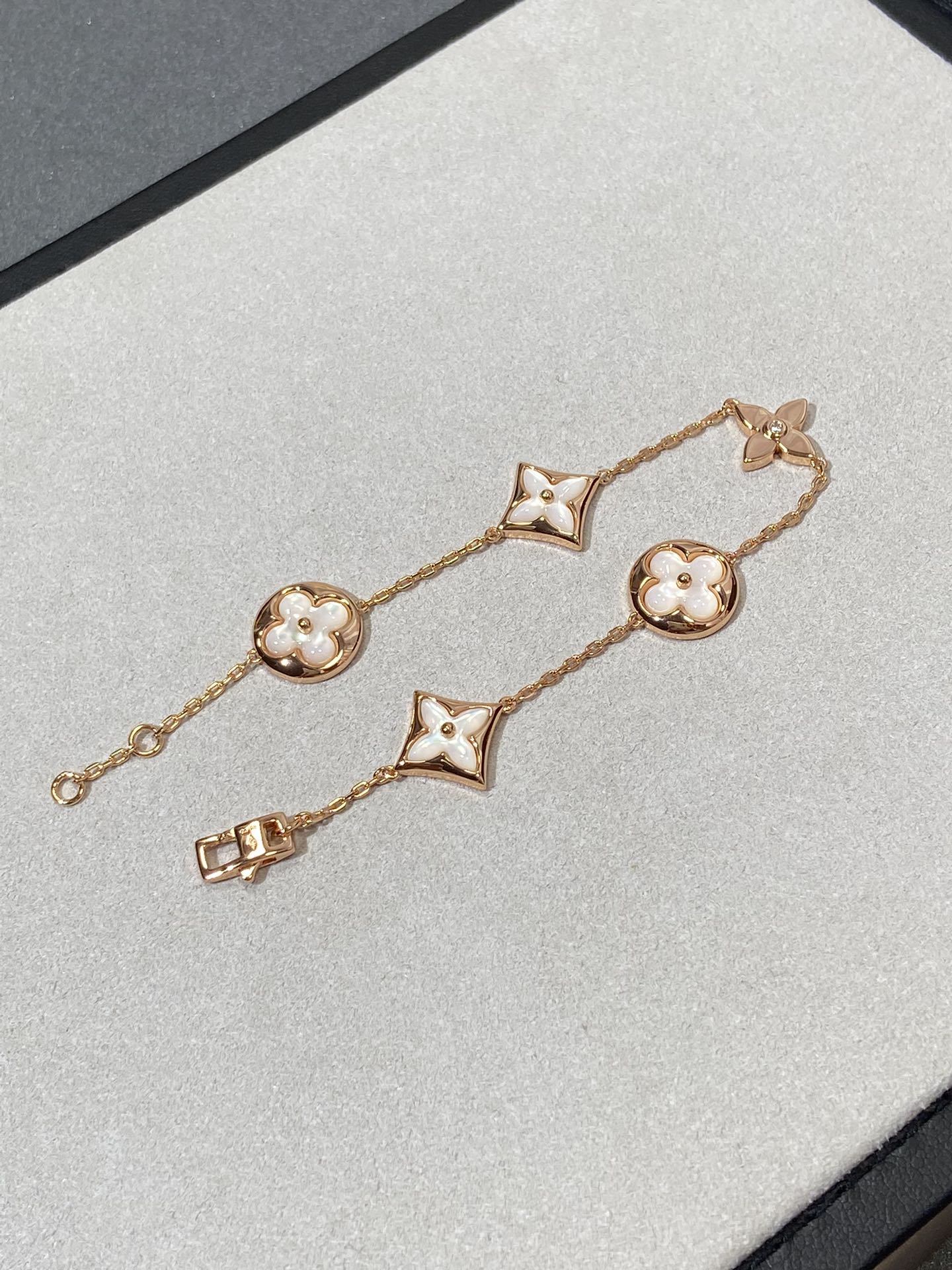[Amore]STAR AND SUN 5 MOTIF MOP PINK GOLD BRACELET