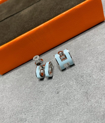 [Amore]POP H SKY BLUE STUD EARRINGS