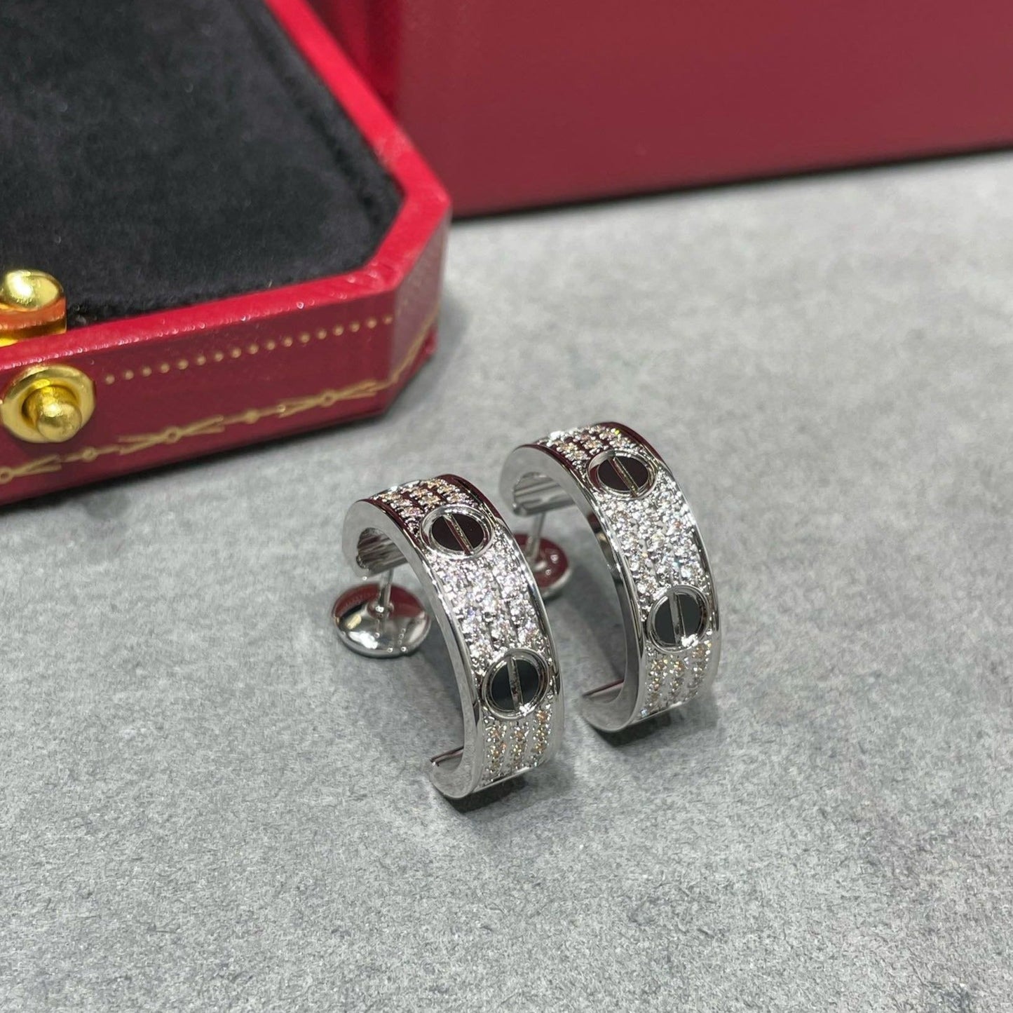 [Amore]LOVE CERAMIC DIAMOND PAVED SILVER EARRINGS