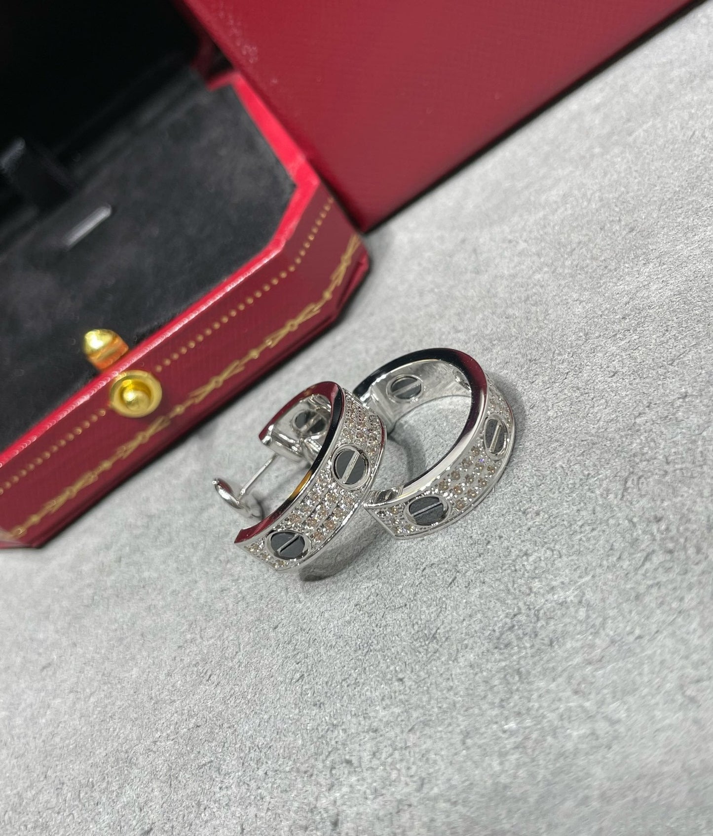 [Amore]LOVE CERAMIC DIAMOND PAVED SILVER EARRINGS
