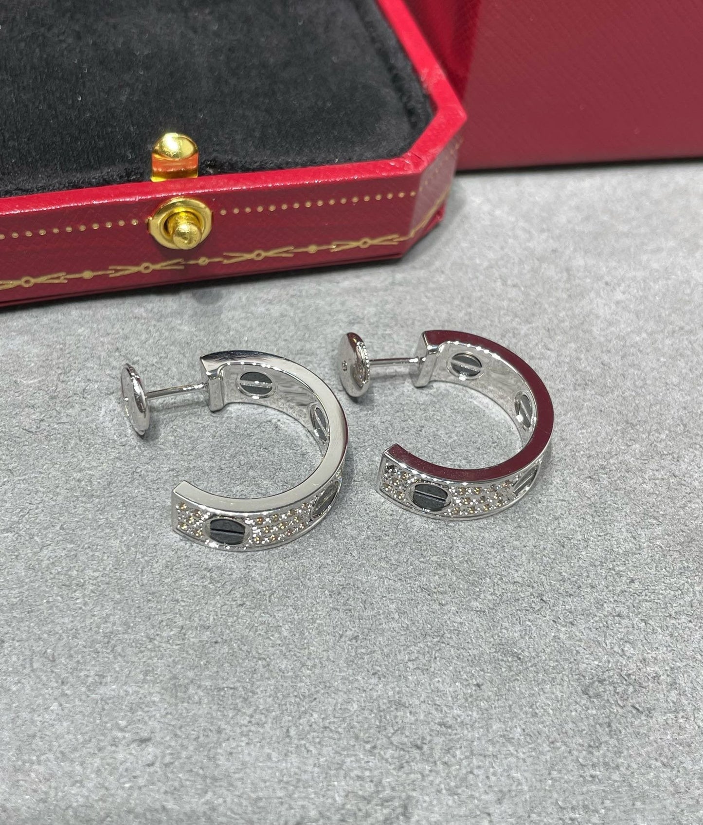 [Amore]LOVE CERAMIC DIAMOND PAVED SILVER EARRINGS