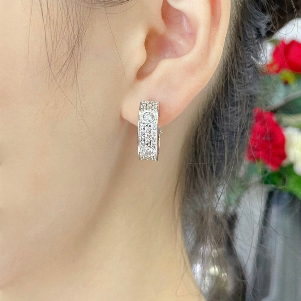 [Amore]LOVE 5.5MM DIAMOND PAVED EARRINGS