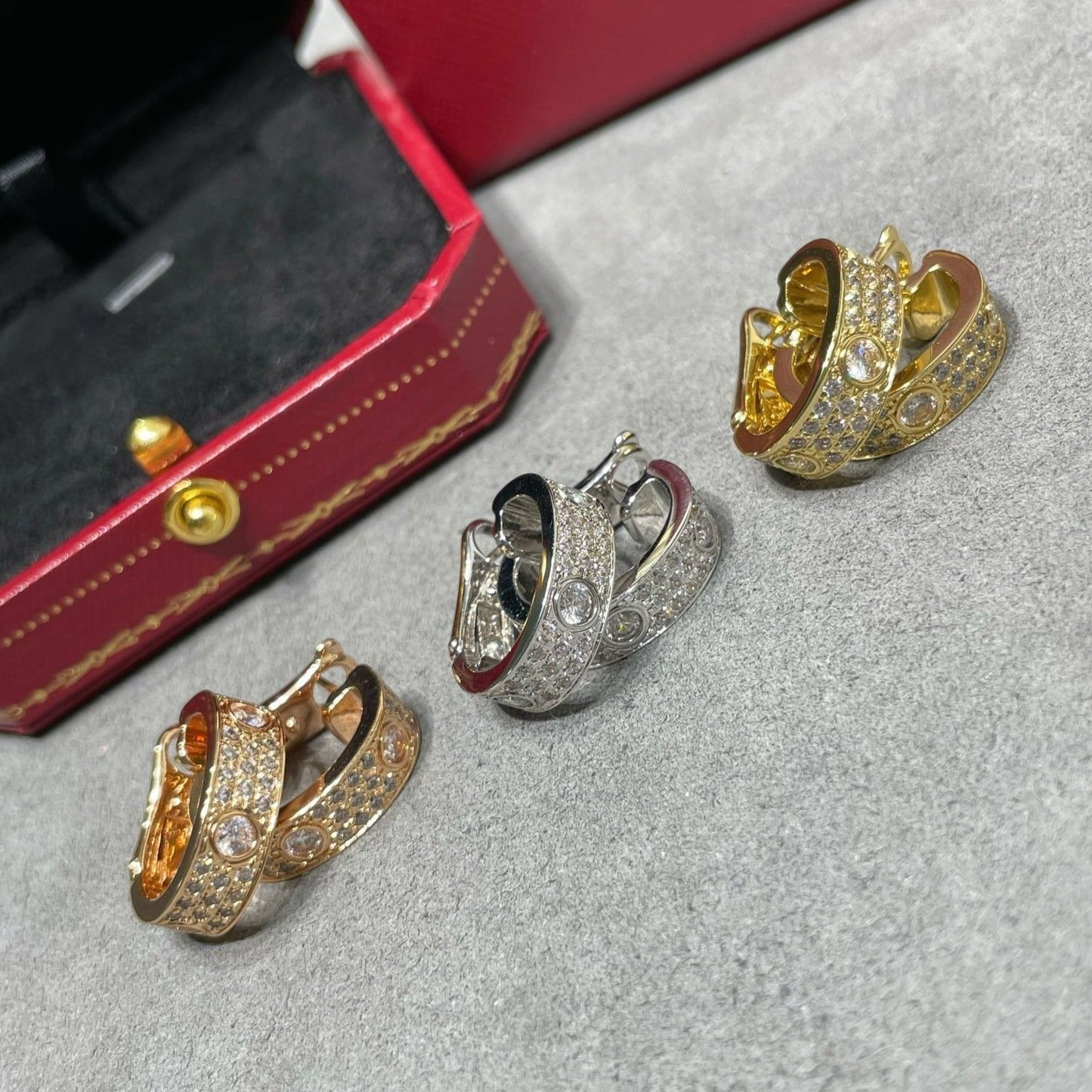 [Amore]LOVE 5.5MM DIAMOND PAVED EARRINGS
