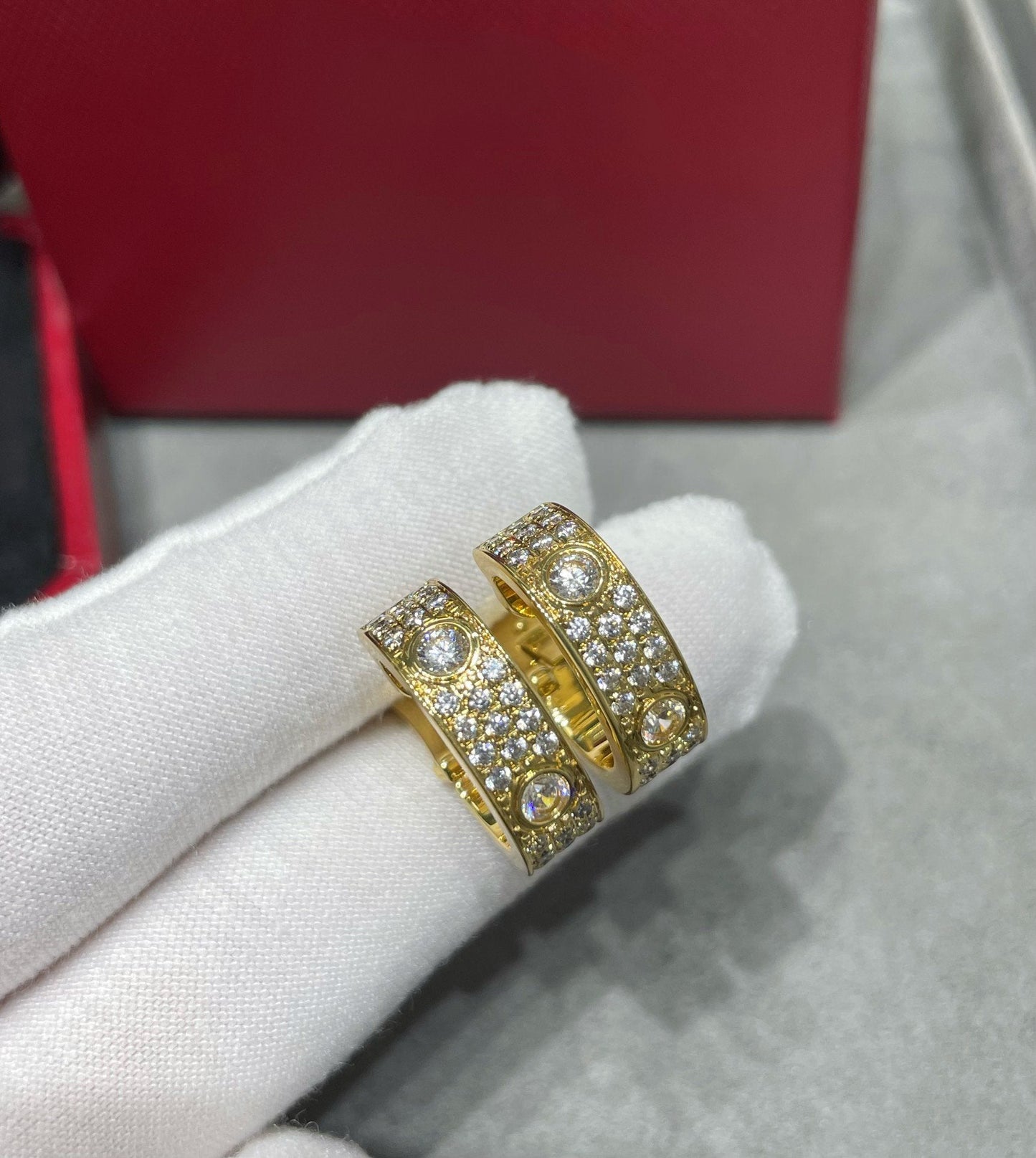 [Amore]LOVE 5.5MM DIAMOND PAVED EARRINGS