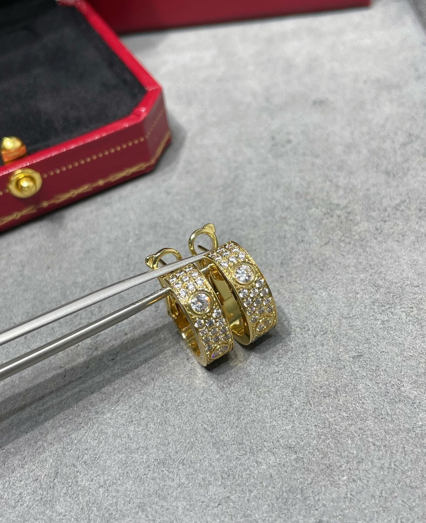 [Amore]LOVE 5.5MM DIAMOND PAVED EARRINGS