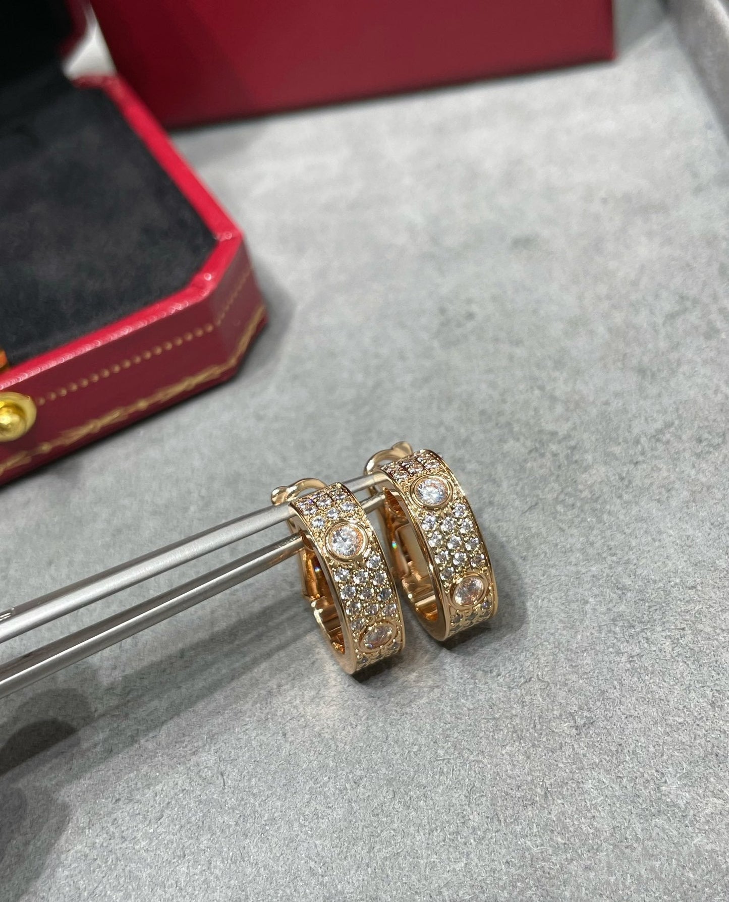 [Amore]LOVE 5.5MM DIAMOND PAVED EARRINGS