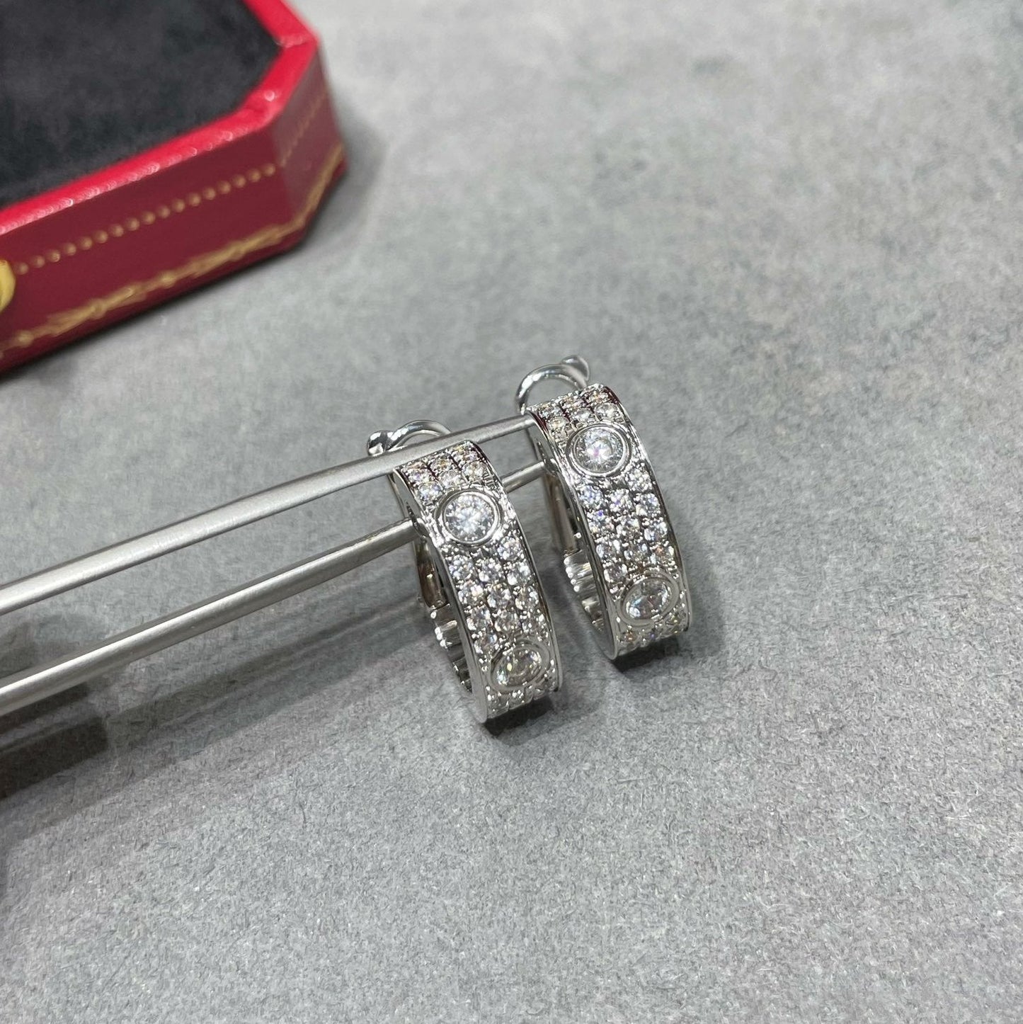 [Amore]LOVE 5.5MM DIAMOND PAVED EARRINGS