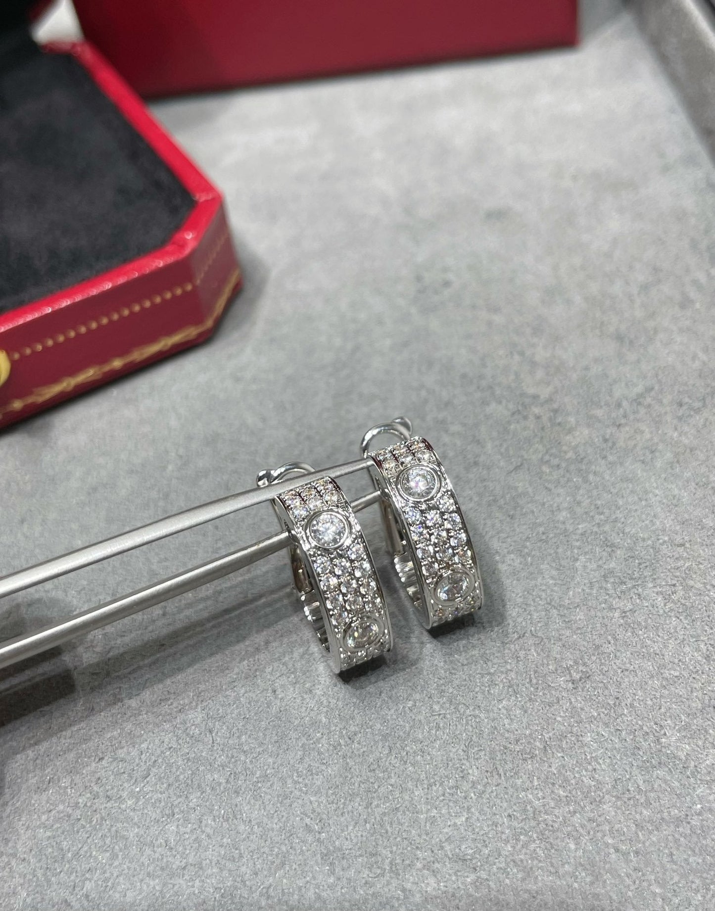 [Amore]LOVE 5.5MM DIAMOND PAVED EARRINGS