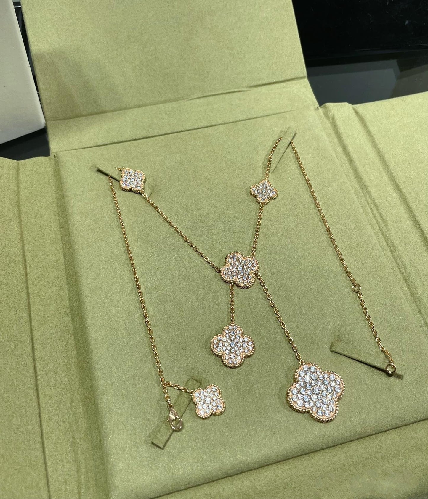[Amore]CLOVER 6 MOTIF DIAMOND PAVED NECKLACE