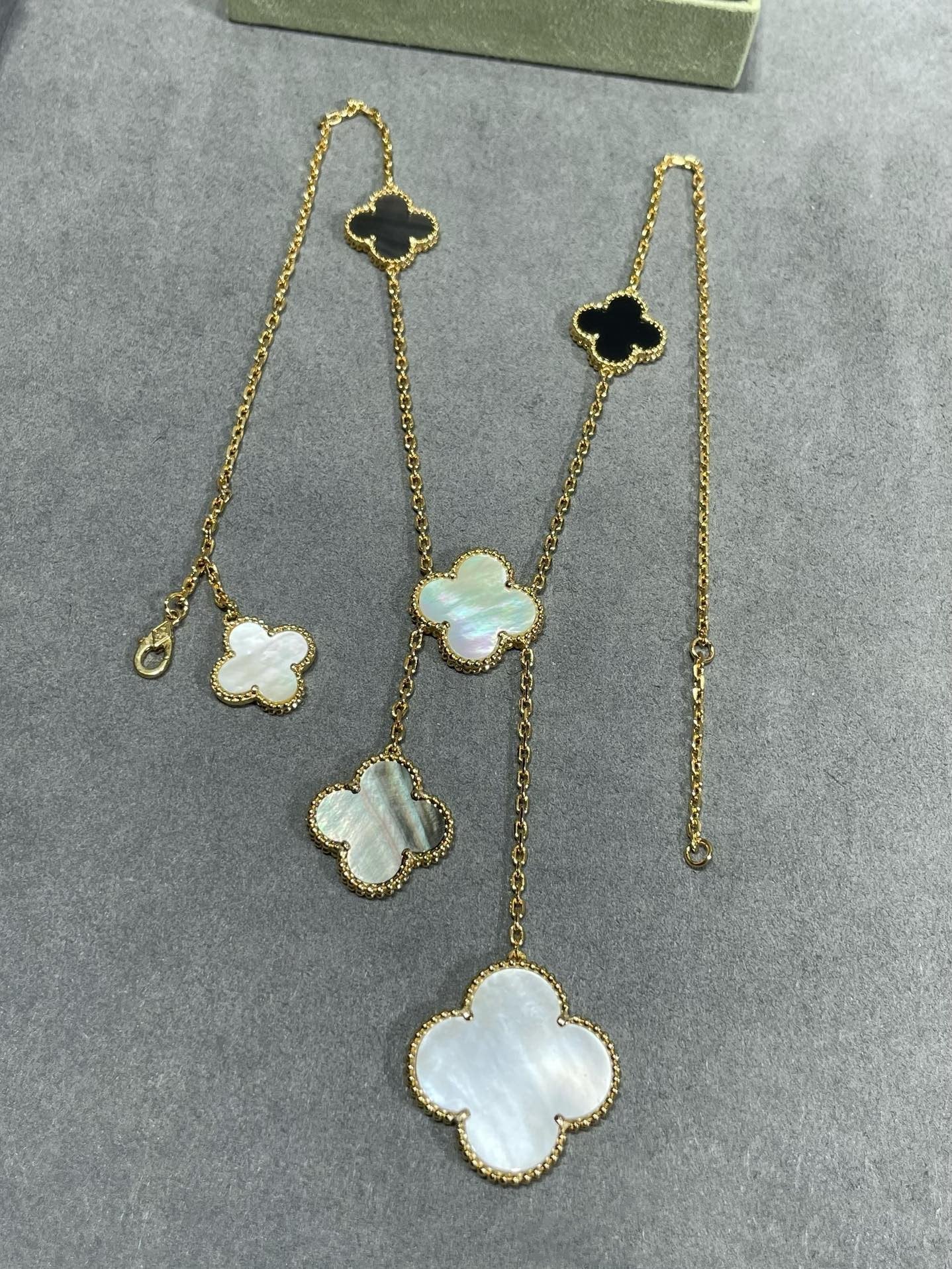 [Amore]CLOVER 6 MOTIF MOP ONYX GOLD NECKLACE